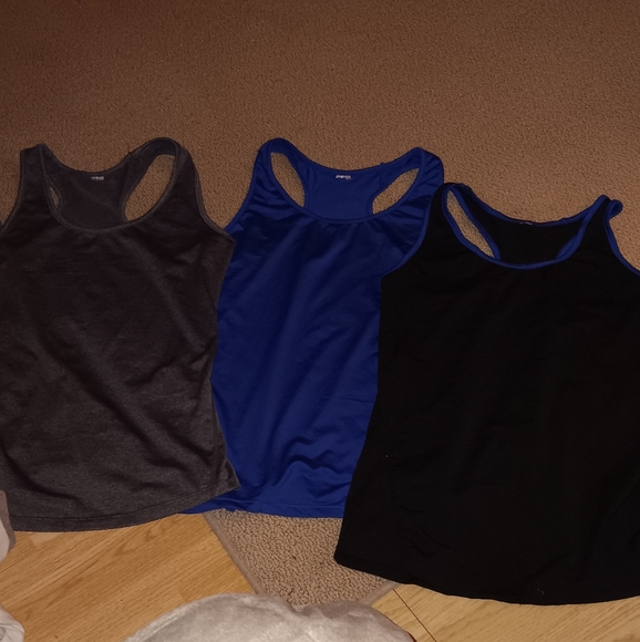 women's active shirts - Picture 2 of 2